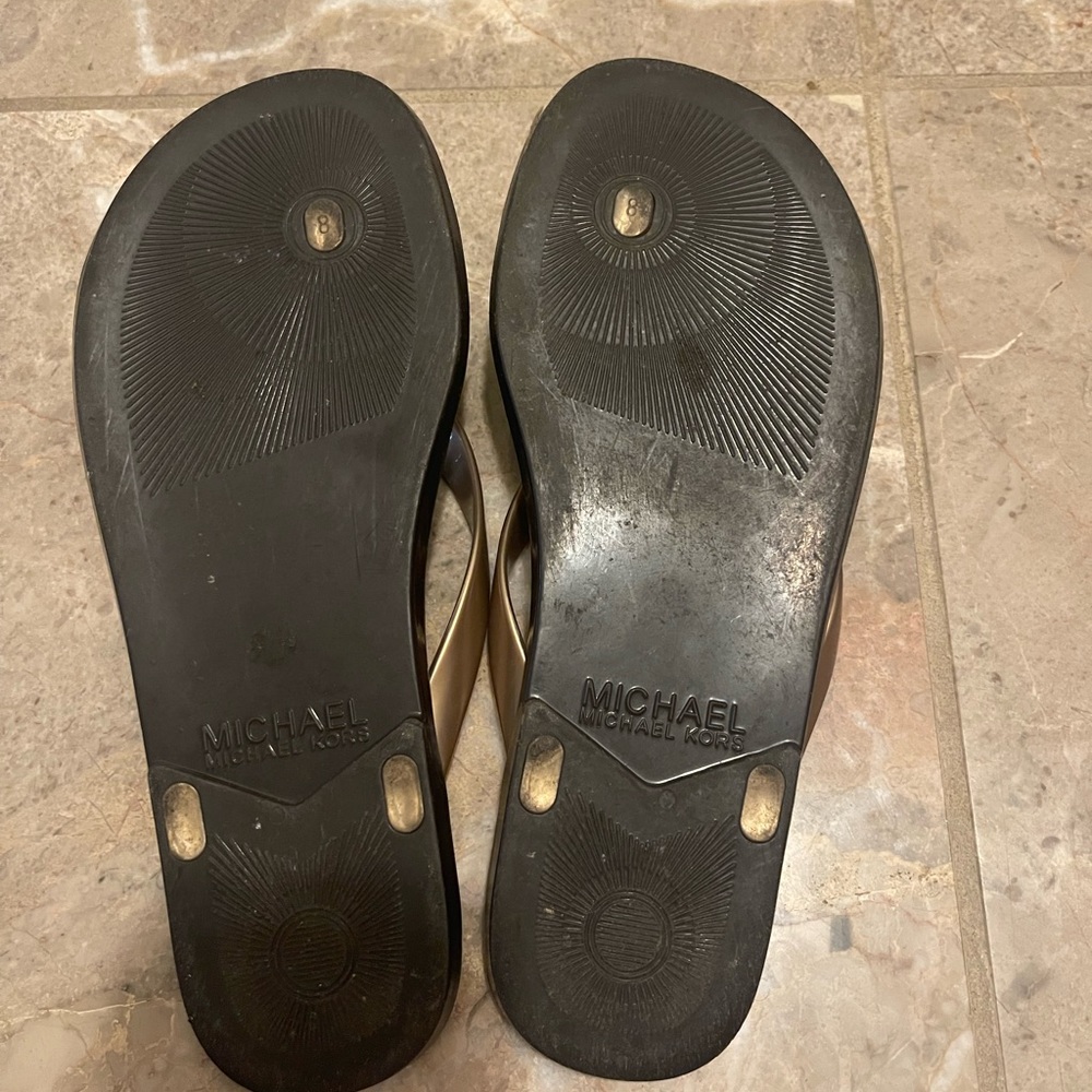 Micheal Kors shoe flip flop size 8